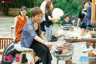 娱乐吃瓜热议,吃瓜群众狂欢,揭秘明星幕后故事 第2张 娱乐吃瓜热议,吃瓜群众狂欢,揭秘明星幕后故事 第2张